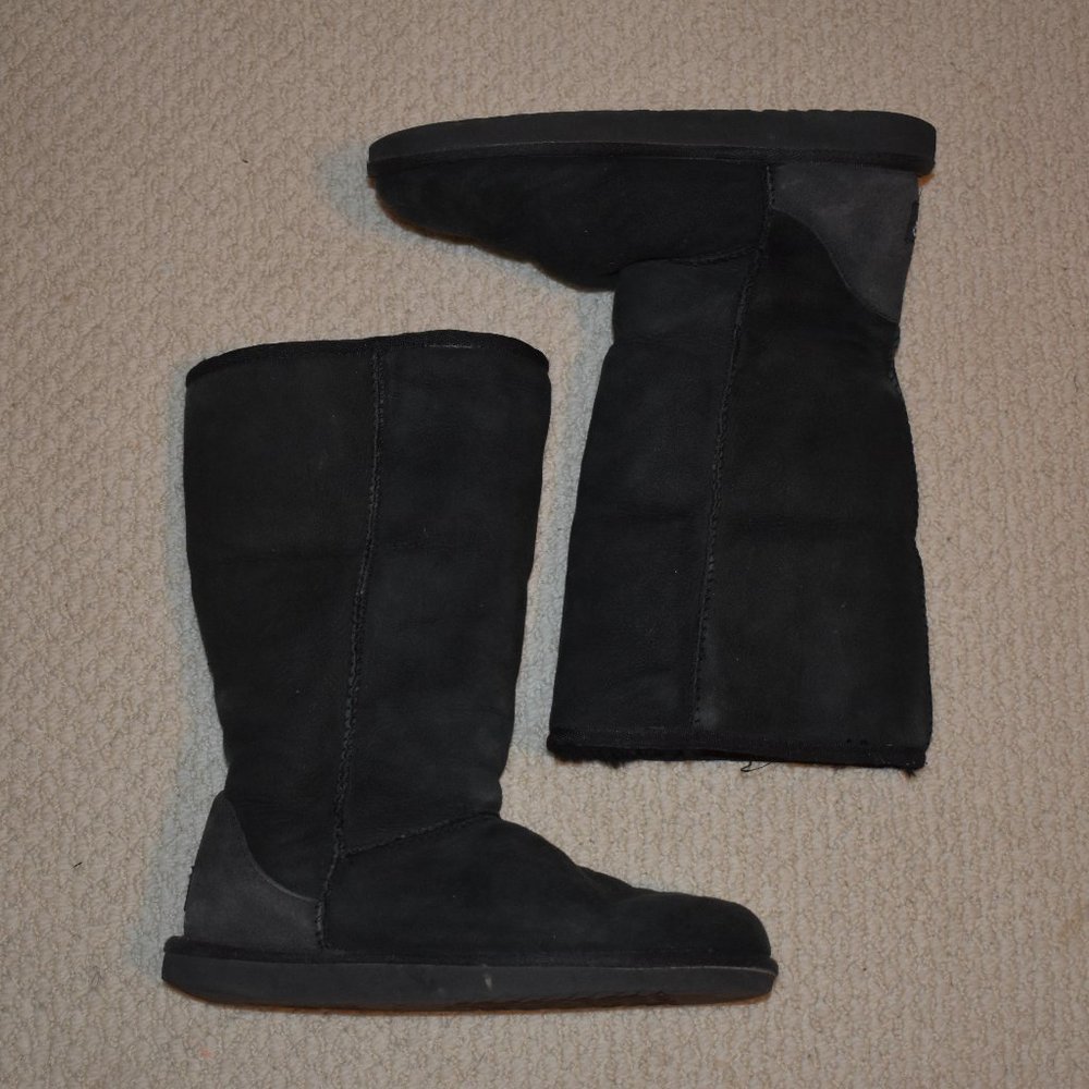 UGG Classic Tall Boot in Black | Size 8